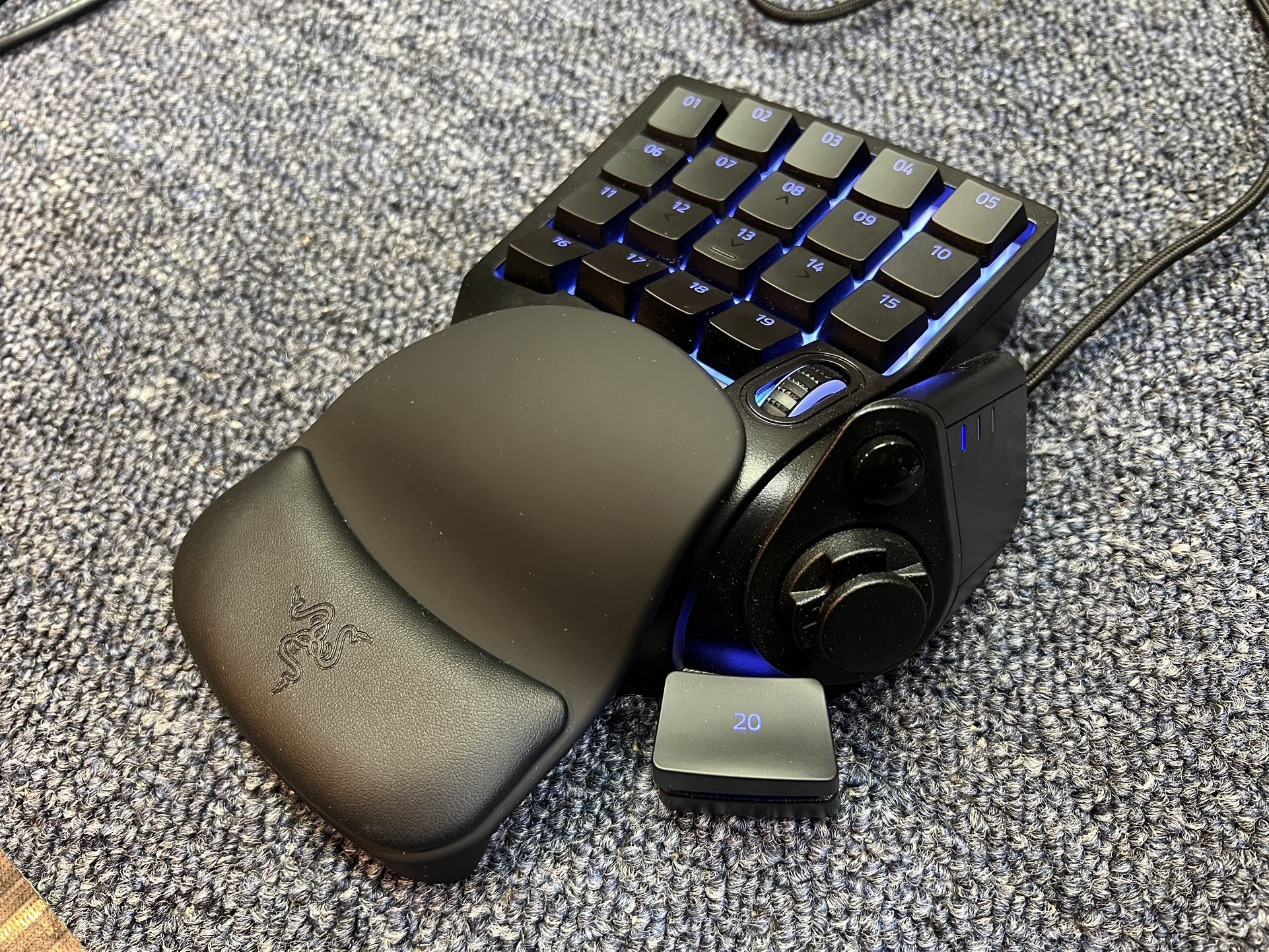 Razer Tartarus V2 Gaming Keyboard! Customizable RGB! Programable! 