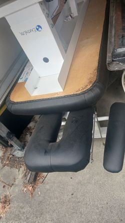 Massage table earthlite