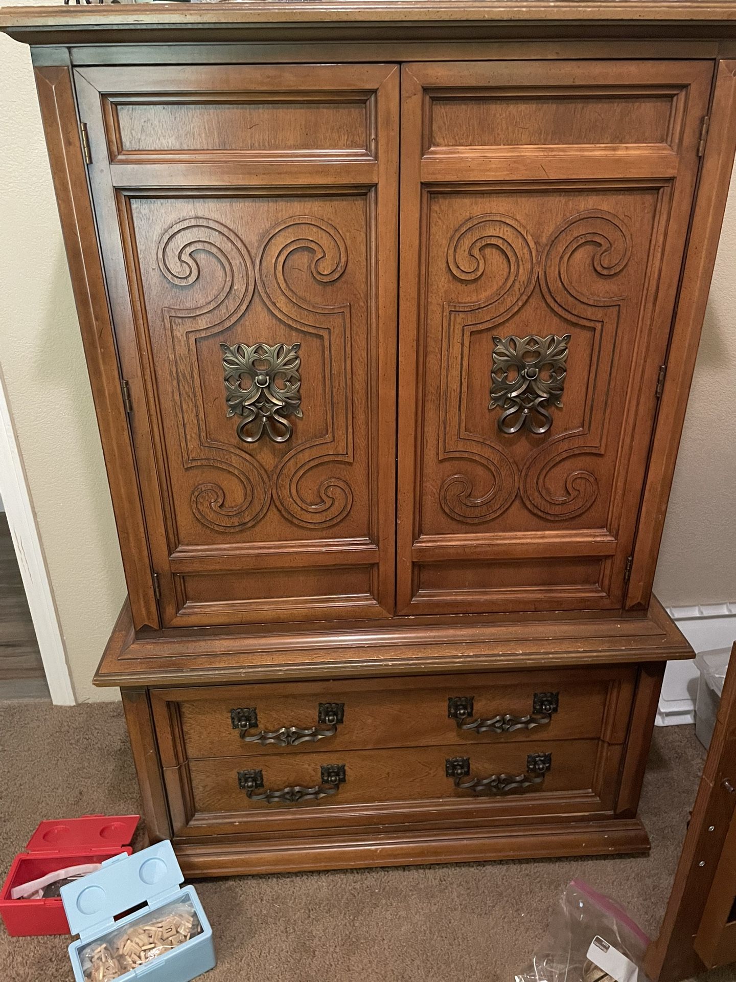 Thomasville Dresser Cabinet