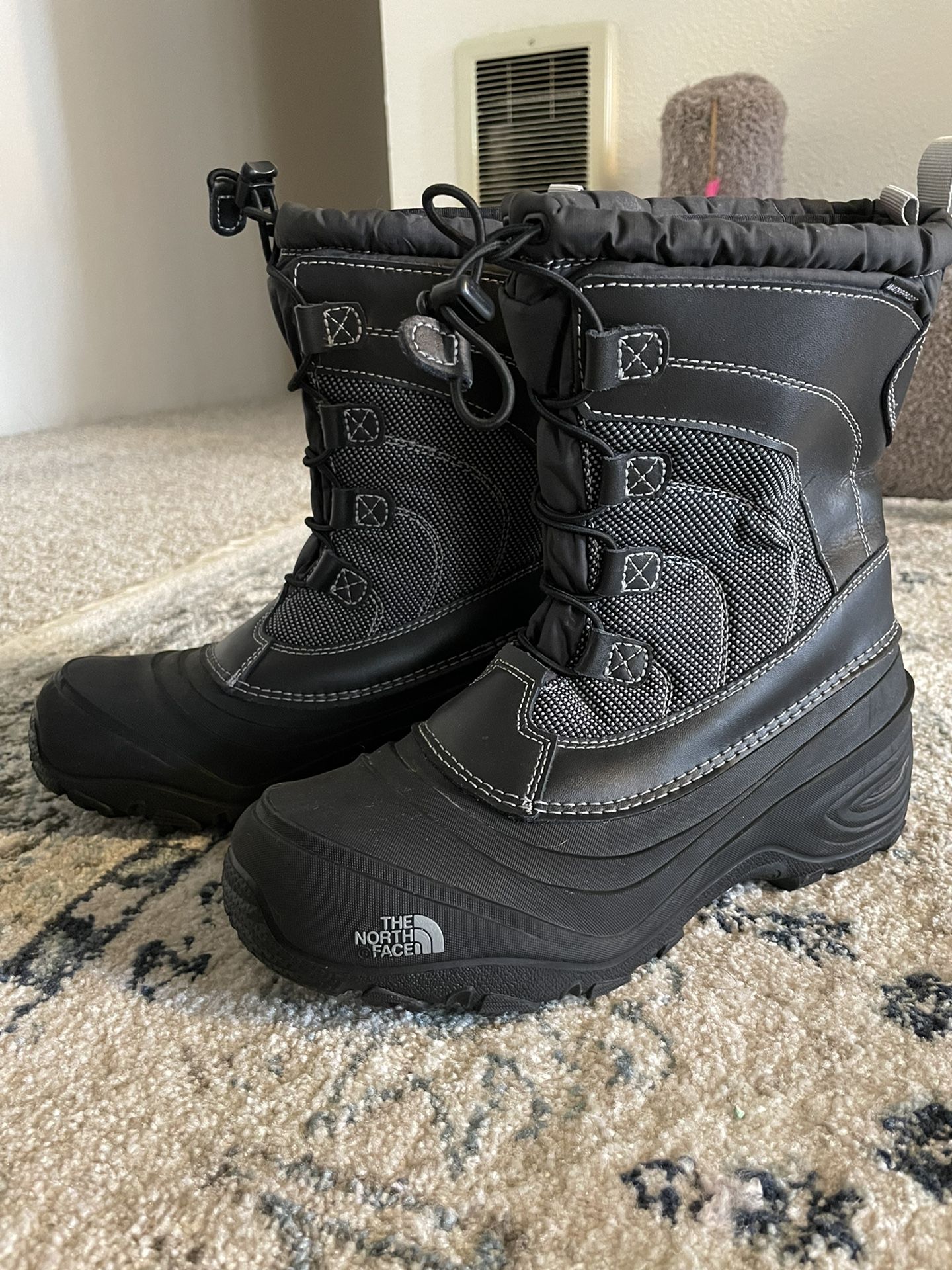 Like New North Face Snow Boots