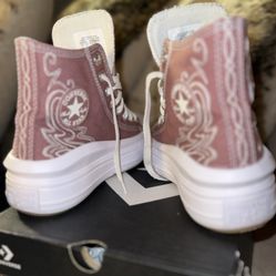 Converse Platform Women’s Size 5