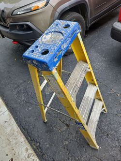 Werner 4' fiberglass step latter
