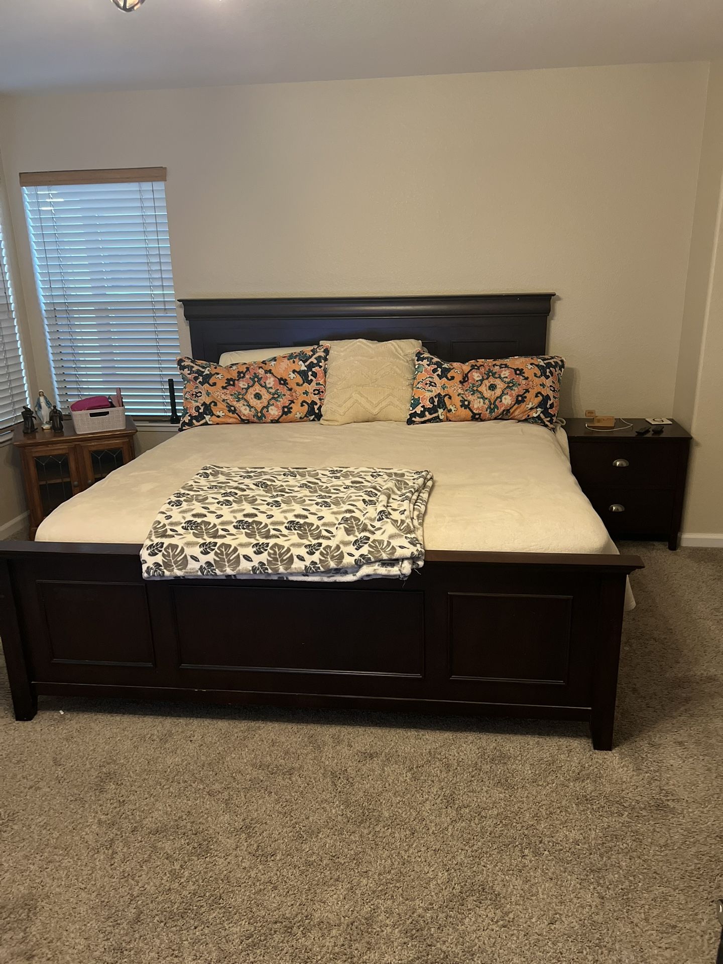 King Bed Frame With Mattress 