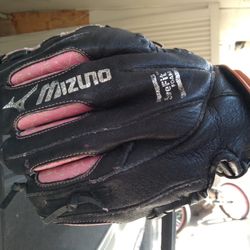 YOUTH'S 11 " MIZUNO/FINCH SERIES SOFTBALL GLOVE 