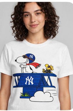 Snoopy New York Yankees Graphic T-Shirt