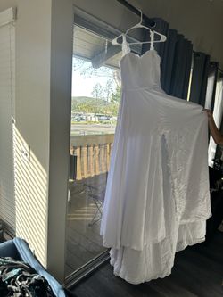 Elegant White Lace Wedding Dress / Bridal Gown Never Been Worn