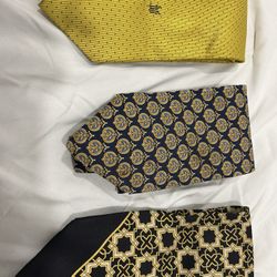 Versace Vintage Pack Of 3 Men’s Yellow and Blue Silk Ties 3.75” Wide