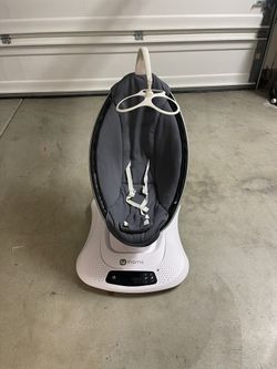 Mamaroo $75    Hardly Ever Used  Works Perfect     The 3 Balls Are Included But Not Posted In The Picture 
