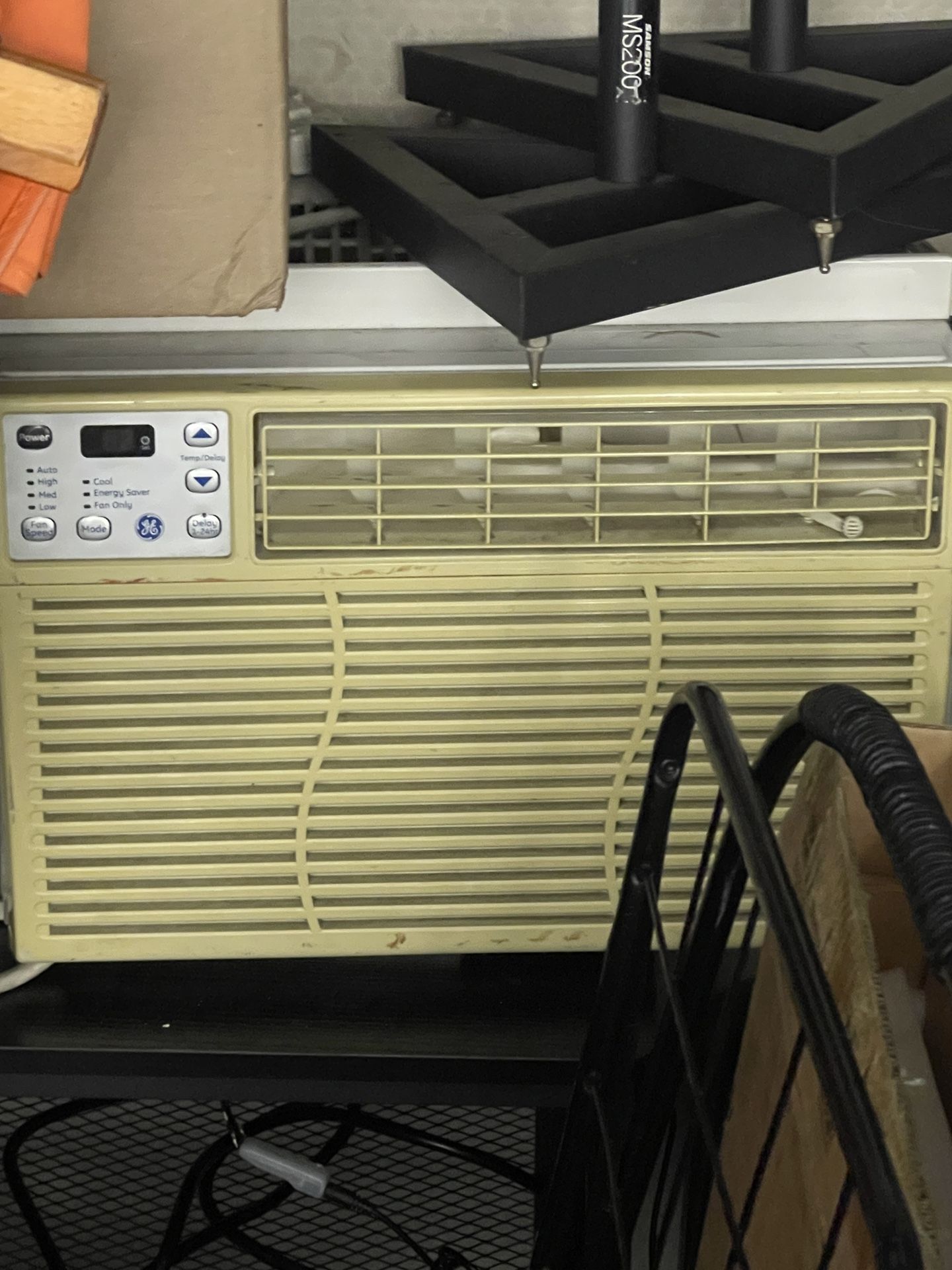 AC units + MICROWAVE | Moving Sale!