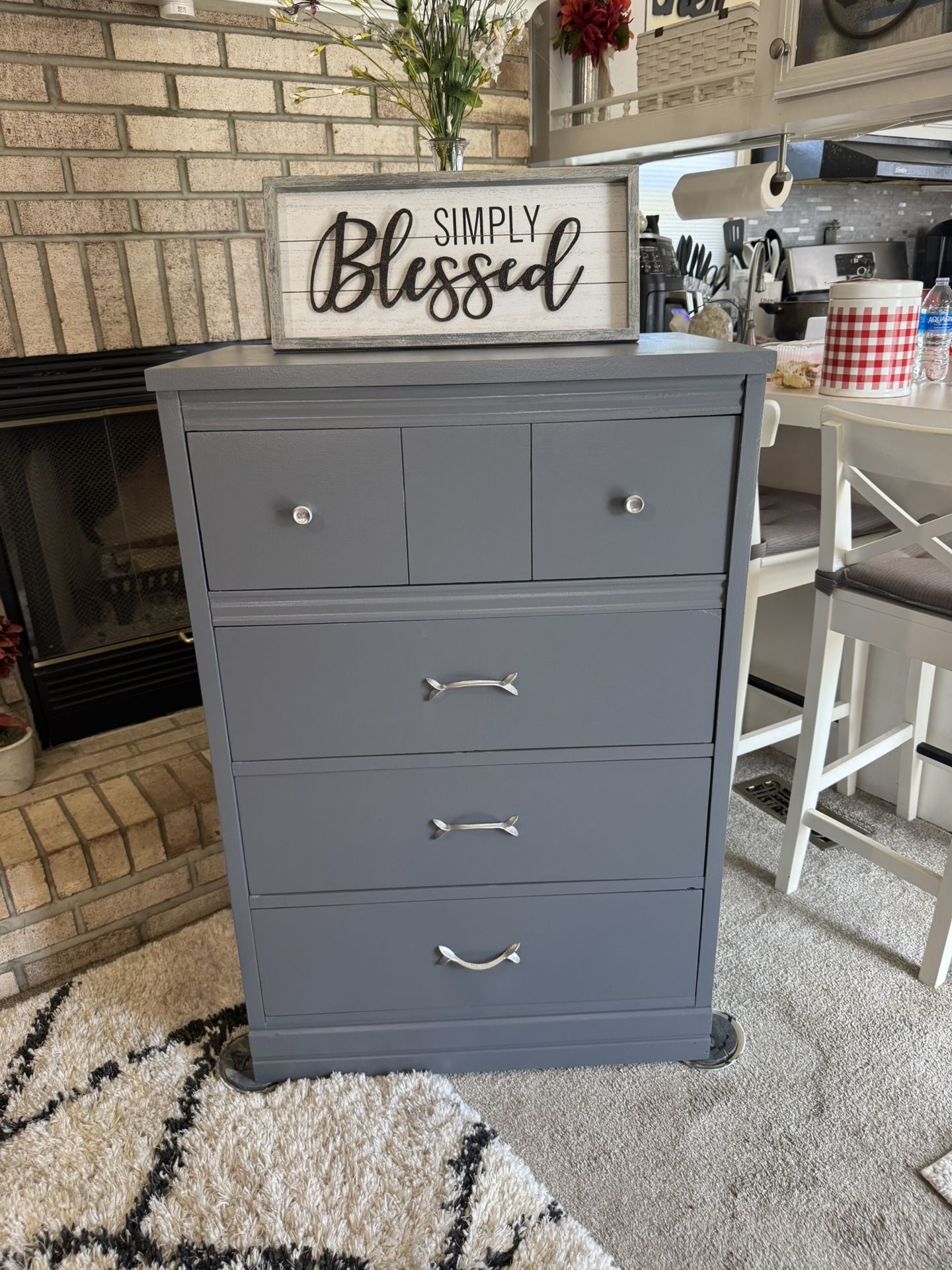 ✨✨BEAUTIFUL GRAY SHORTER 4 DRAWER DRESSER ✨✨SOLID WOOD