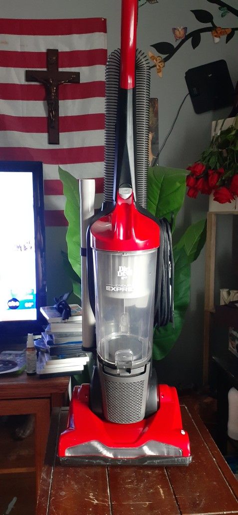 DIRT DEVIL ENDURA EXPRESS VACUUM CLEANER EXCELLENT CONDITION CLICK ON PICTURE YOU WILL GET FULL PICTURE SIZE