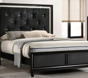Brand new queen size bedframe 