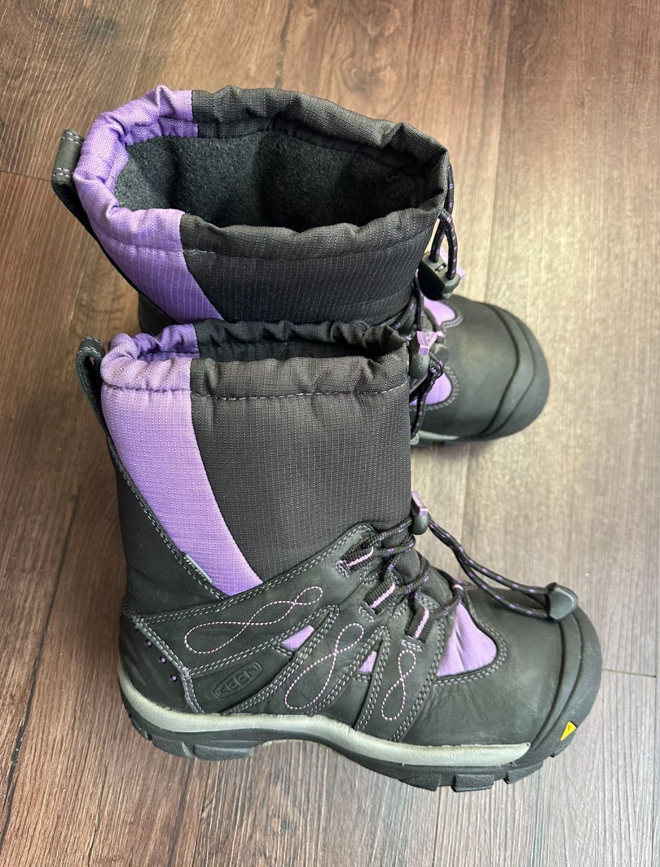 Woman’s Snowboots,Keen, Size 9