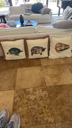 3 decorative pillows - throw pillows