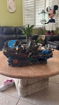 Ship for fish tank decoration