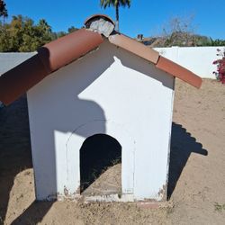 BIG DOG HOUSE  MAKE AN Offer!