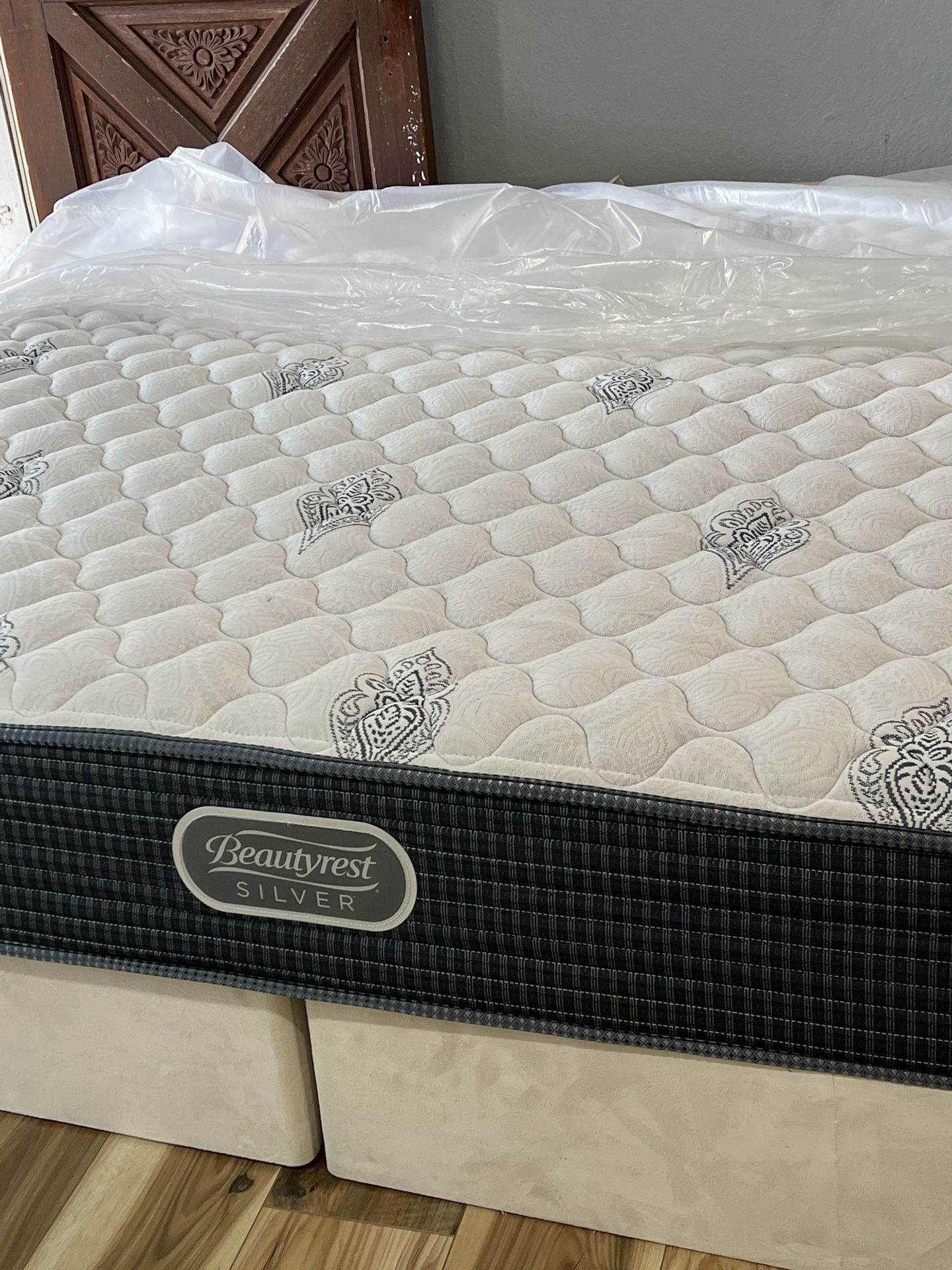 USED KING BEAUTYREST MATTRESS WITH BOX SPRING DELIVERY AVAILABLE for