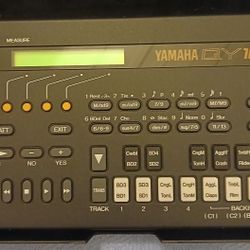 Yamaha QY10 MIDI Sequencer 16-Track LCD Display 