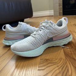 Nike react Women’s Running Shoes Size 8