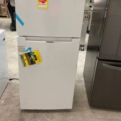 Magic Chef Refrigerator HMDR  W NHG