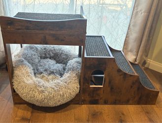 Cat stairs w/cathouse $25