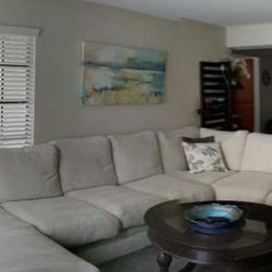 Comfy Modern L-Shaped Sectional w/ Chaise