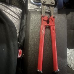 Bolt cutters