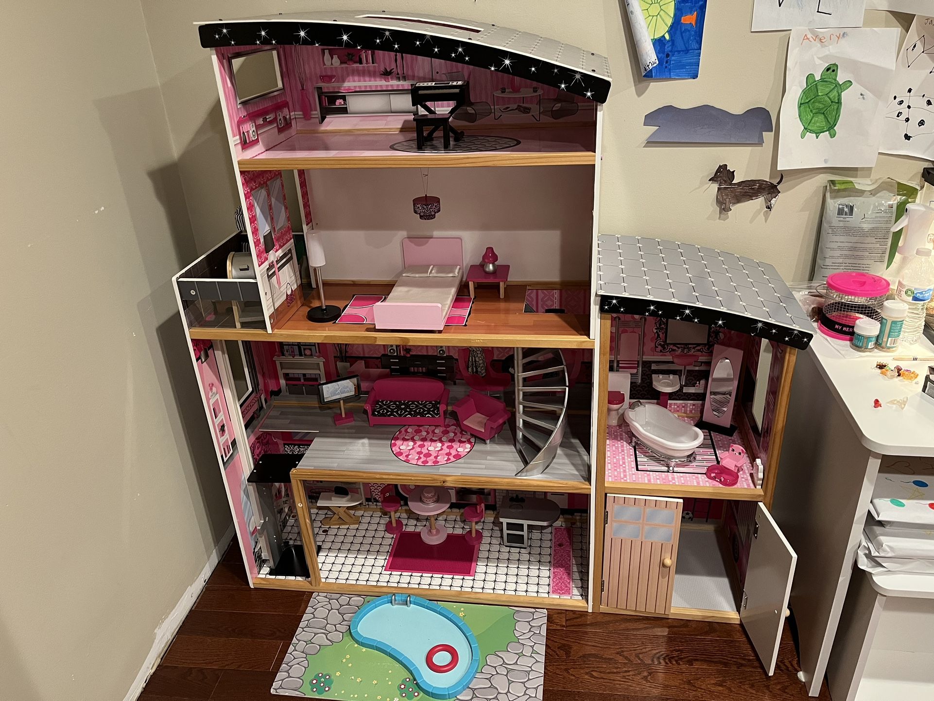 Barbie House With Barbies And Accessories