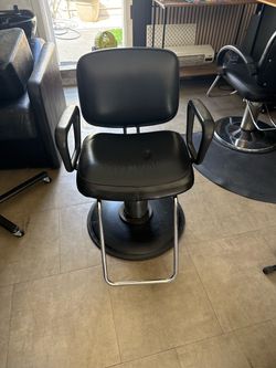 Salon chair