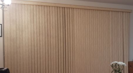 Vertical blinds window shade