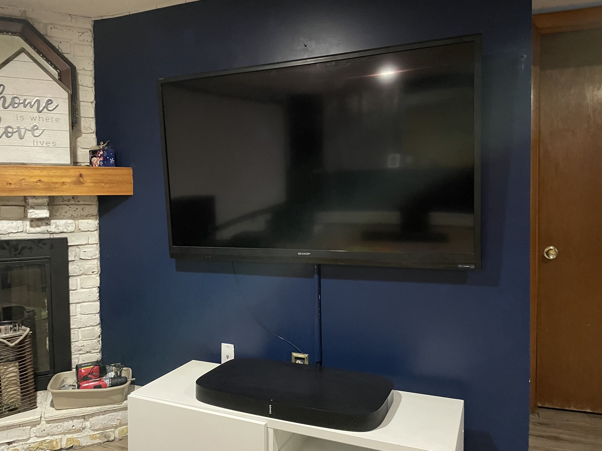 Sharp 60inches Tv