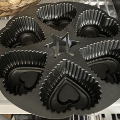 Heart muffin pan