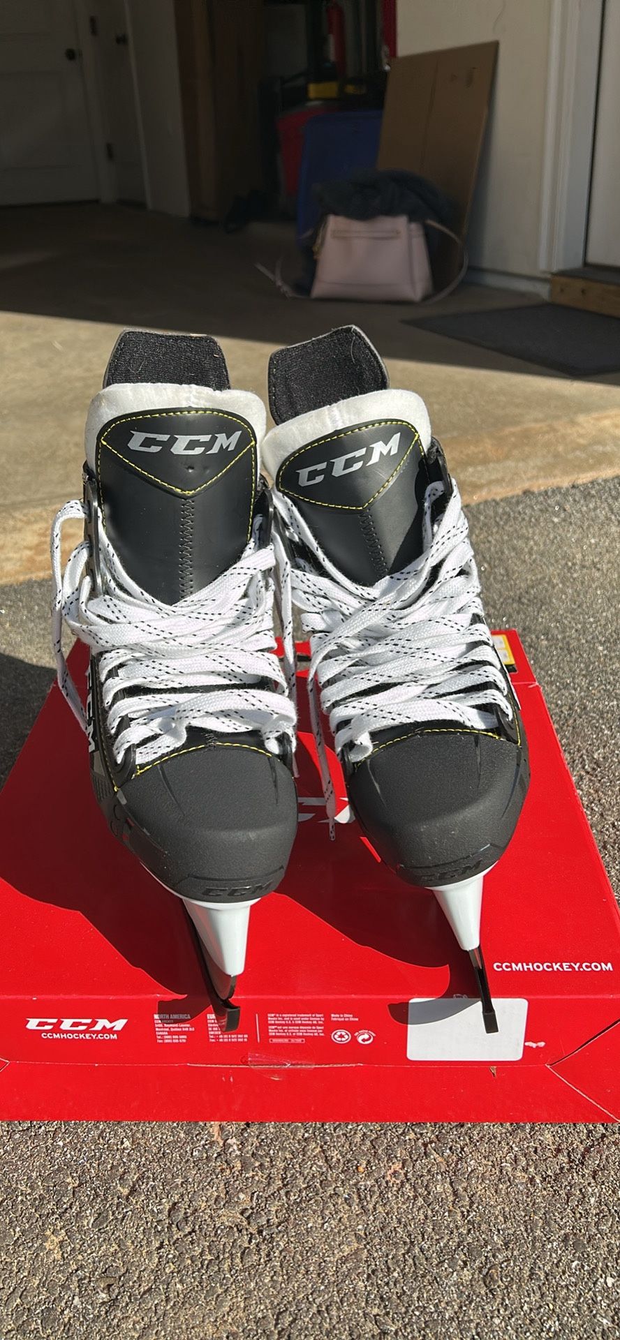 CCM Super Tacks Hockey Skates Size 6