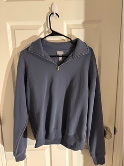 Medium women’s collared sweater