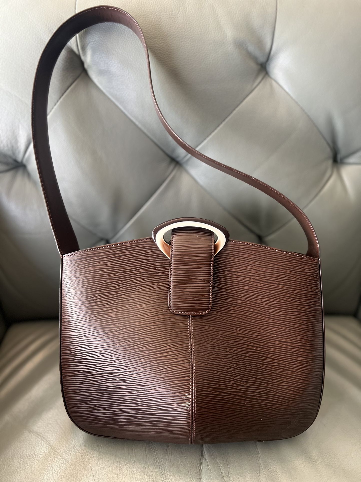 Rare Louis Vuitton Vintage Epi leather Reverie Shoulder Bag