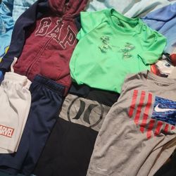 Boys Size 4/5 Bundle (GAP zip Up Sweat Shirt, 3 T Shirts, 2 Shorts)
