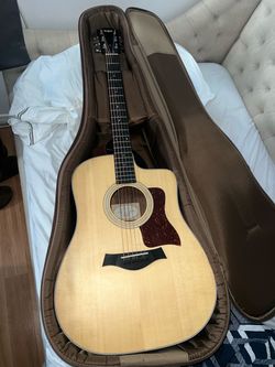 Taylor 210ce Acoustic-Electric Guitar