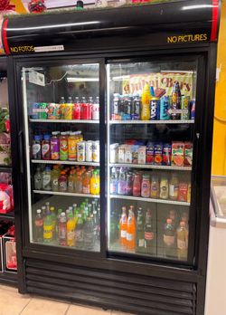 Commercial refrigerator