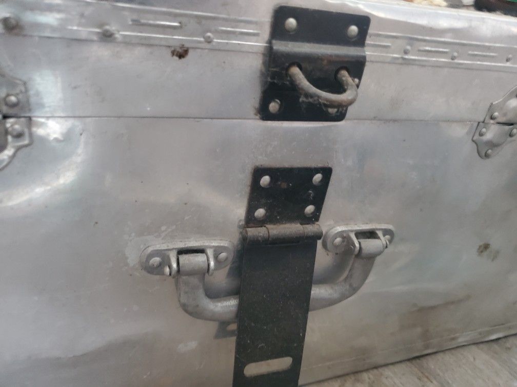 Metal Silverstone Trunk 28x11x17