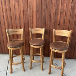 3 Bar Stools that Swivel 