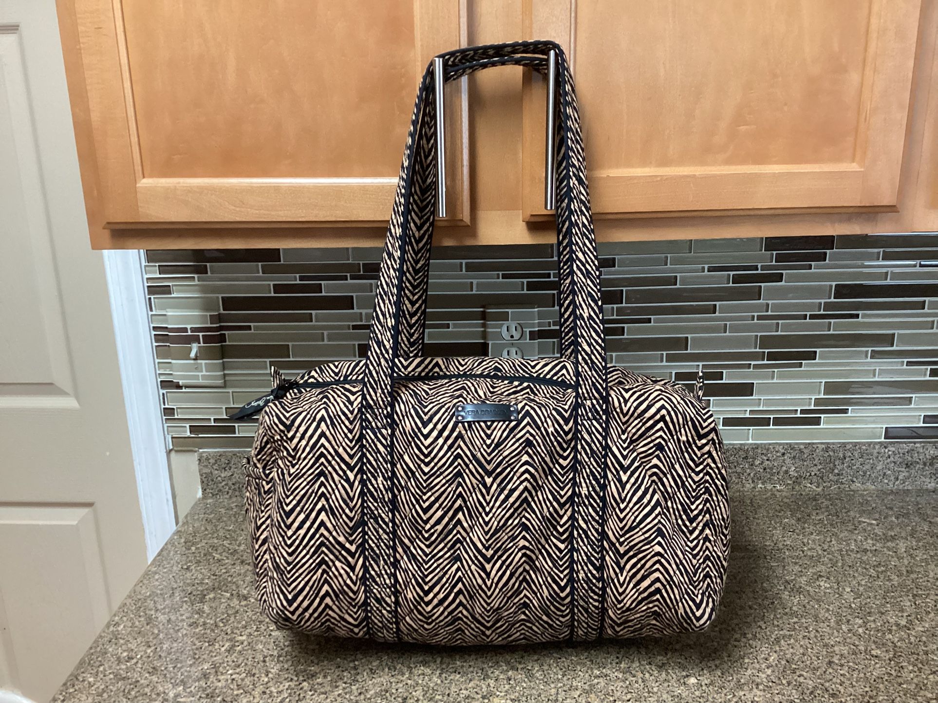 Duffle Bag-Vera Bradley. (G)