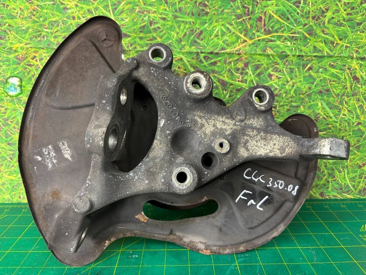 03-09 Mercedes W209 CLK550 Front Left Driver Side Spindle Knuckle Hub OEM
