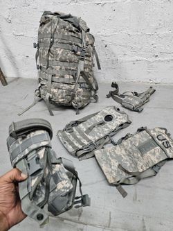 $100 Everithing/ as appear. Army MOLLE II Rucksack and Gear Set - https://offerup.com/redirect/?o=VUNQLk1pYW1p 33130 Durable military-grade gear set