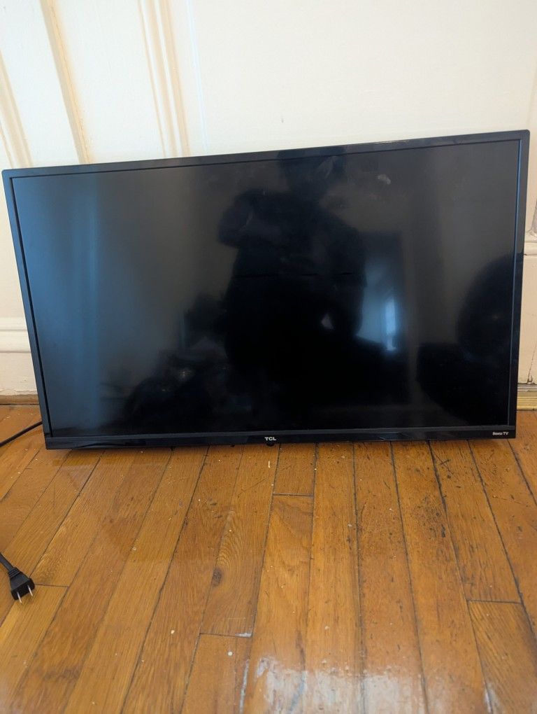 32" TCL Roku TV