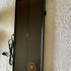DELUXE ELECTRIC HOT SERVER . PORCELAIN  SURFACE . FULLY ADJUSTABLE THERMOSTAT . NEVER USED. BROIL KING . IT HAS 2 HANDLES . 22” L X  9”” W