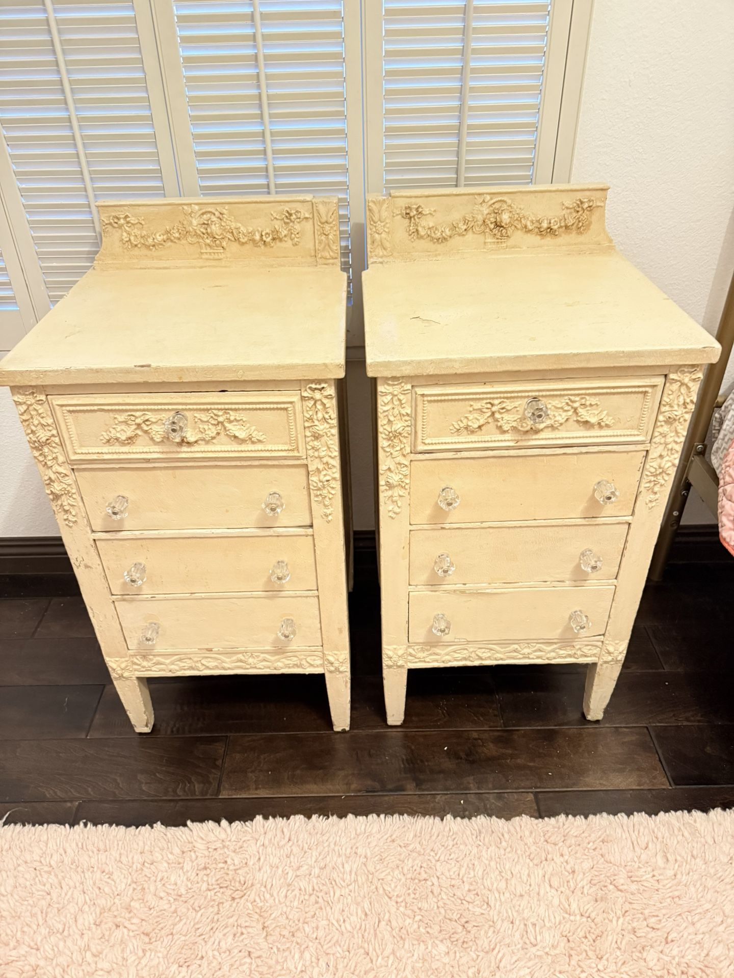 A Pair  of Shabby Chic Nightstands (set Of 2)