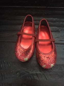 Toddler 8... all you need is some red glitter to revamp!!!
