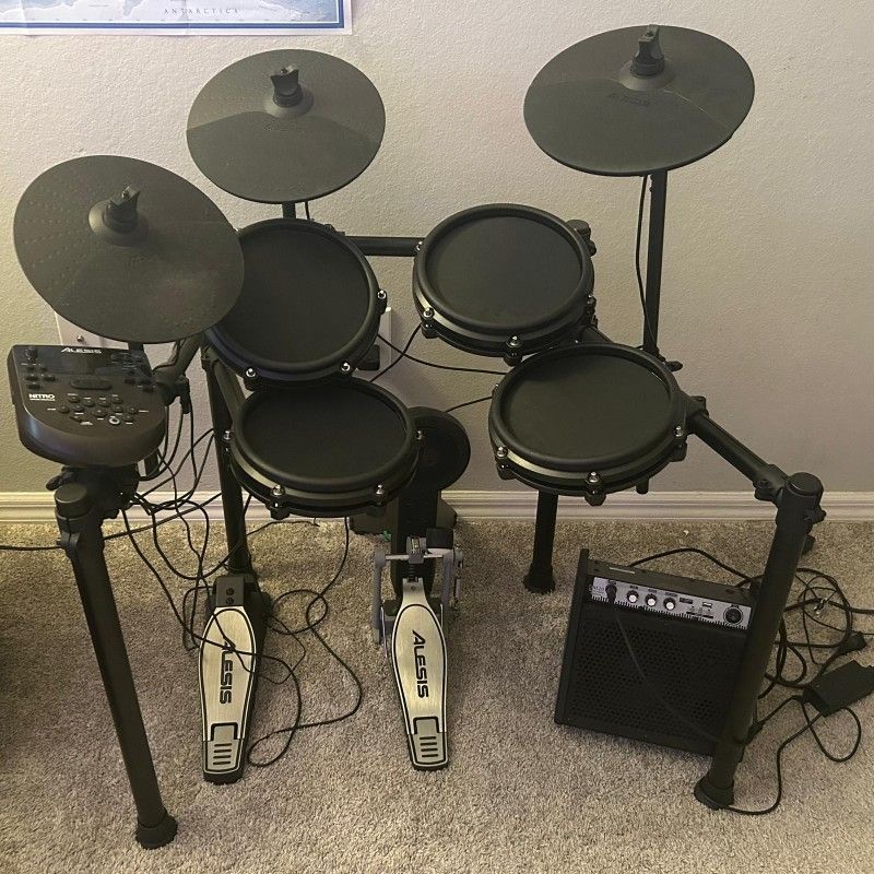 Alesis Nitro Electronic Drum Set + Coolmusic DM20 20W 
Amplifier 