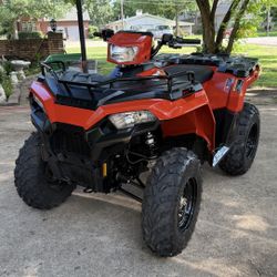 Like new only 19 hours and 180miles Polaris sportsman 2025  450cc 4x4 Automatic with title in hand ready to go withou any problems everything works