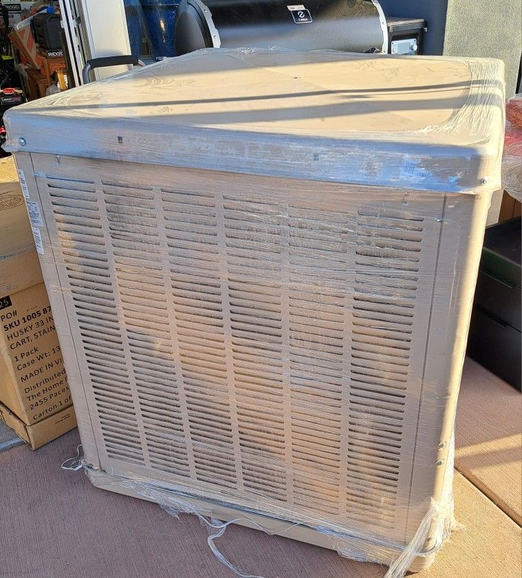Top Rated
Champion Cooler
6500 CFM Down-Draft Roof Evaporative Cooler for 2400 sq. ft. (Motor Not Included)